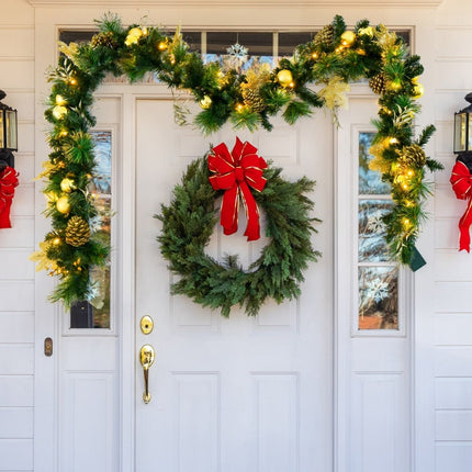 270 cm Christmas Garland with 50 LED Lights & Pinecones