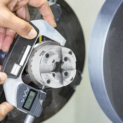 4-Jaw Self-Centering Lathe Chuck, 96 mm, M33 Thread