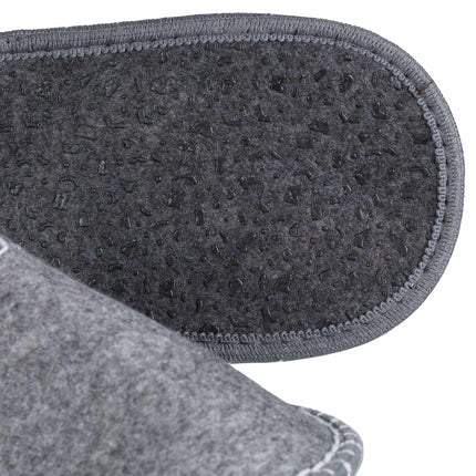 6 pairs of guest slippers in felt