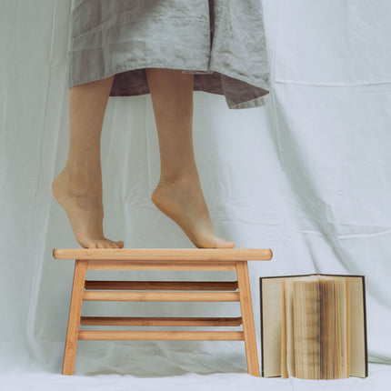 Bamboo footstool with handle