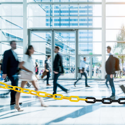Barrier chain in black and yellow