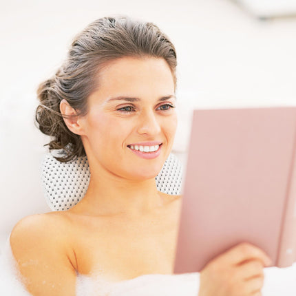 Bathtub pillow with suction cups