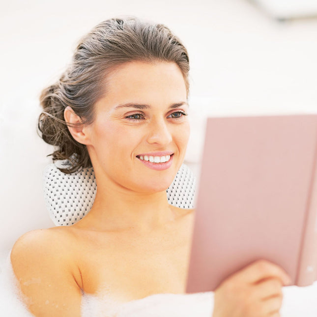 Bathtub pillow with suction cups