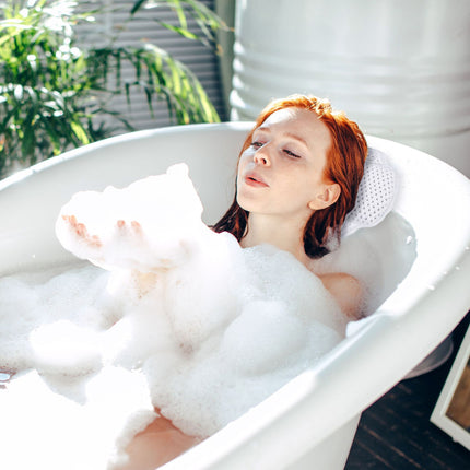 Bathtub pillow with suction cups