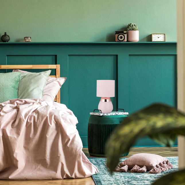 Bedside lamp with touch function pink