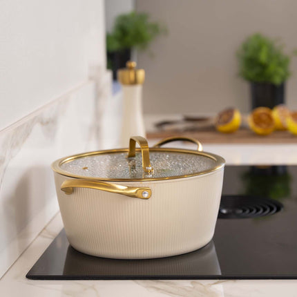 Beige 24 cm Aluminum Pot with Lid, 4.4 L Capacity