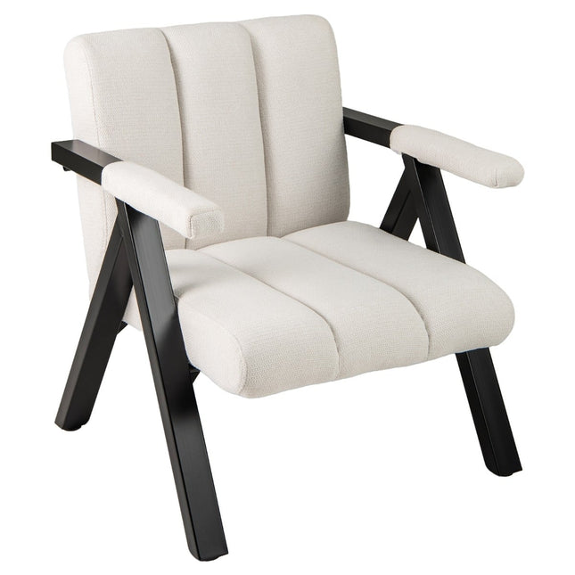 Beige loungestoel met armleuningen en metalen frame