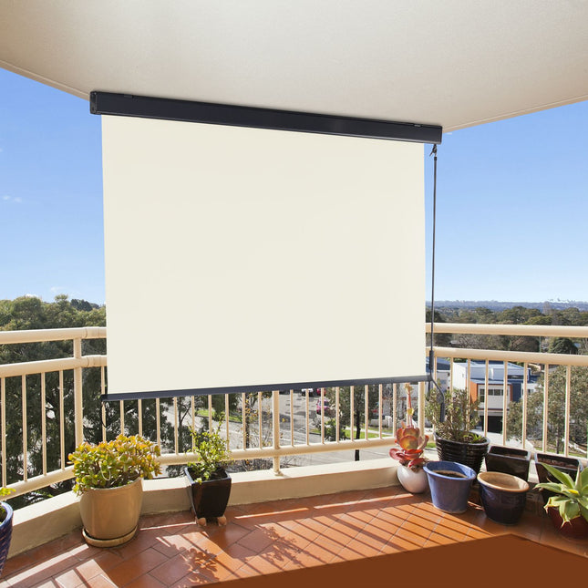 Beige vertical awning with crank