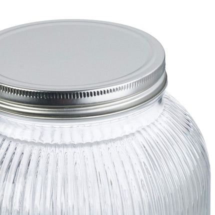 Beverage dispenser in retro design