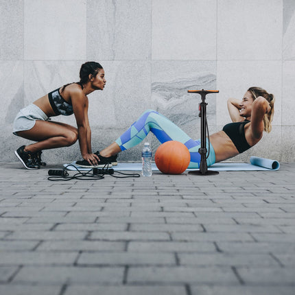 Bicycle pump with pressure gauge