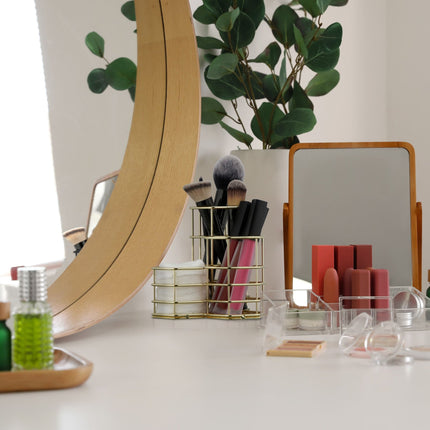 Brush holder with 3 compartments