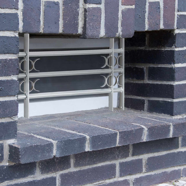 Burglar protection with extendable window grill