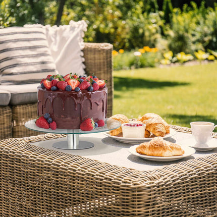 Cake plate with foot