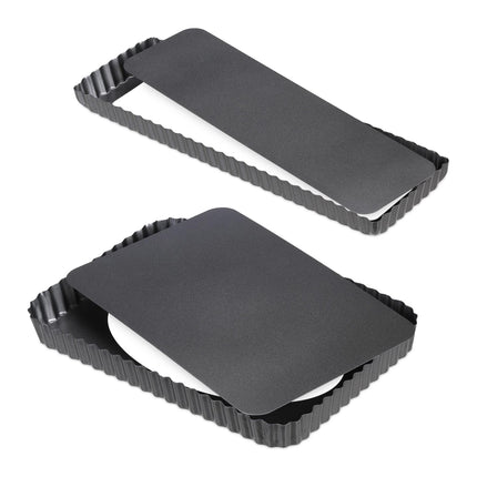 Cake tin with lifting base set of 2