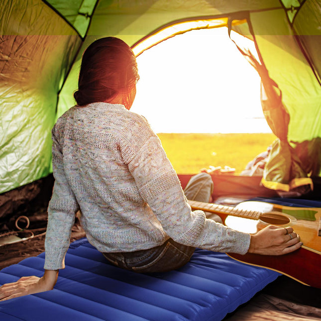 Camping air mattress with foot pump, water repellent, 120 kg capacity