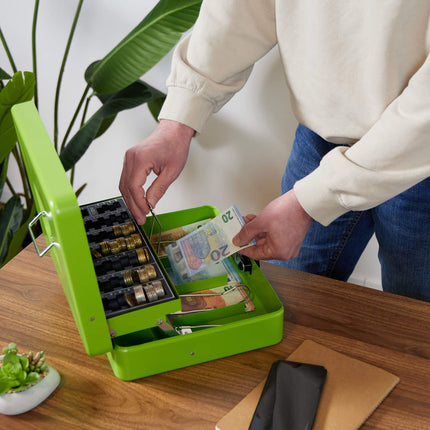 Cash drawer with combination