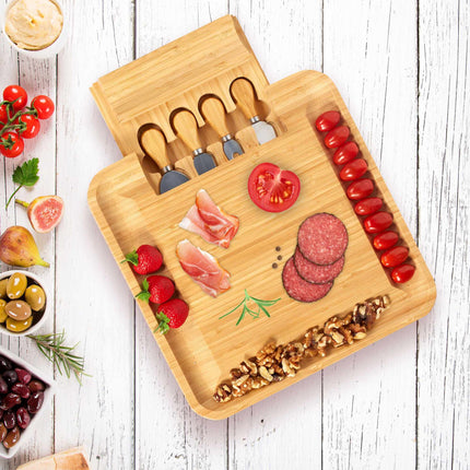 Cheese tray in bamboo with cutlery set in 4 parts
