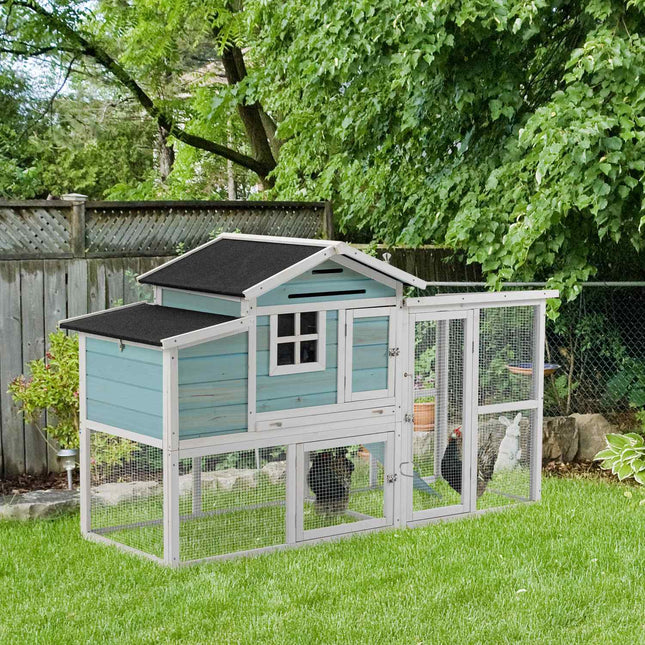 Winter-proof 2-level chicken house with nesting box and ramp