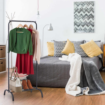 Clothes rack with shelf