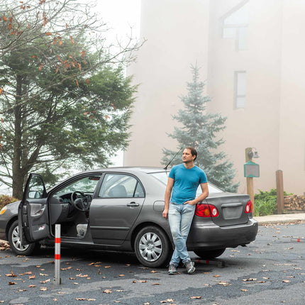 Collapsible barrier post