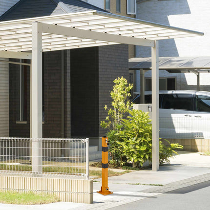 Collapsible barrier post
