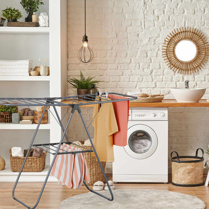 Collapsible clothes horse with wings