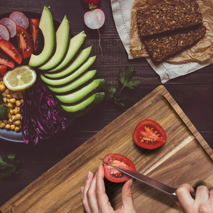 Cutting board in acacia wood