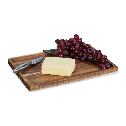 Cutting board in acacia wood