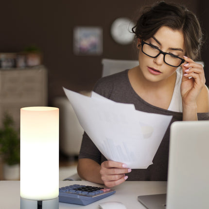 Dimmable table lamp with USB