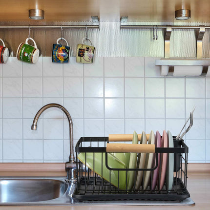Dish drain with drip tray