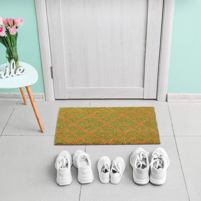 Door mat in coconut with floral pattern