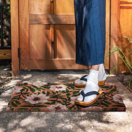 Door mat with coconut and flowers