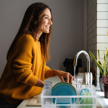 Drain stand with automatic drain
