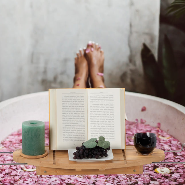 Extendable bath shelf in bamboo