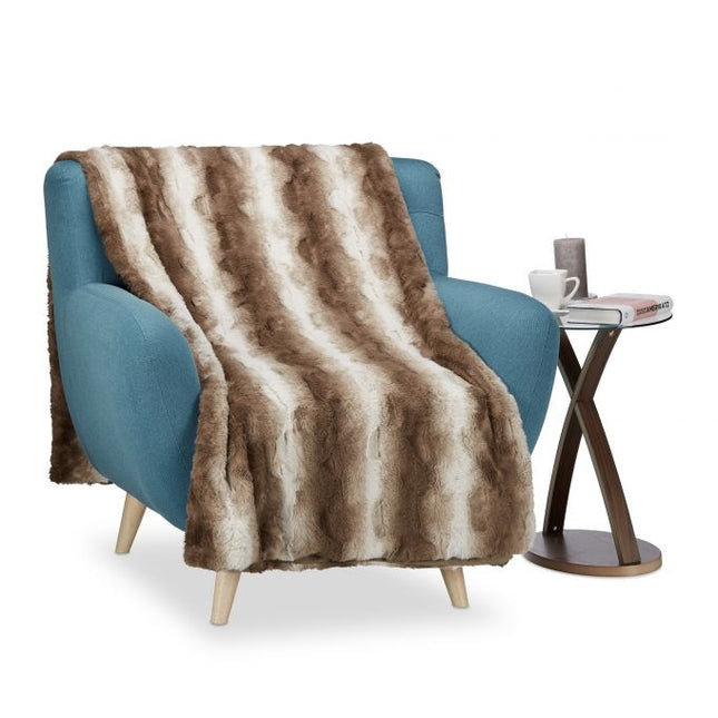 Faux fur blanket in brown