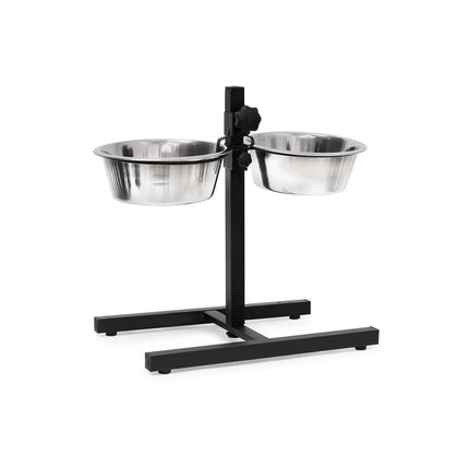 Feeding station for dogs can be raised and lowered