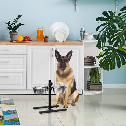 Feeding station for dogs can be raised and lowered