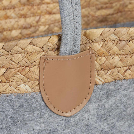Felt bag with deer motif