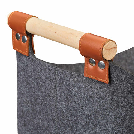 Felt bag with wooden handles