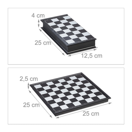 Foldable and magnetic chess set