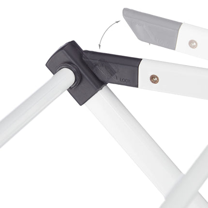 Foldable coat hanger in metal
