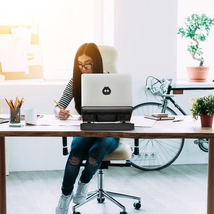 Foldable laptop stand