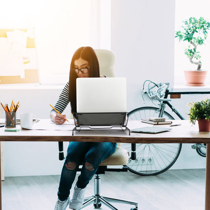 Foldable laptop stand