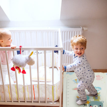 Foldable play mat with animal motifs