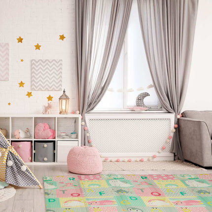 Foldable play mat with animal motifs