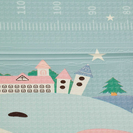 Foldable play mat with animal motifs
