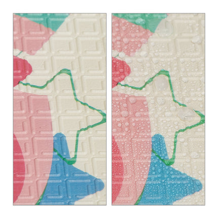 Foldable play mat with animal motifs