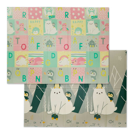 Foldable play mat with animal motifs