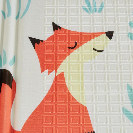 Foldable play mat with forest animals