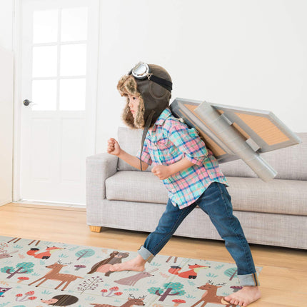 Foldable play mat with forest animals